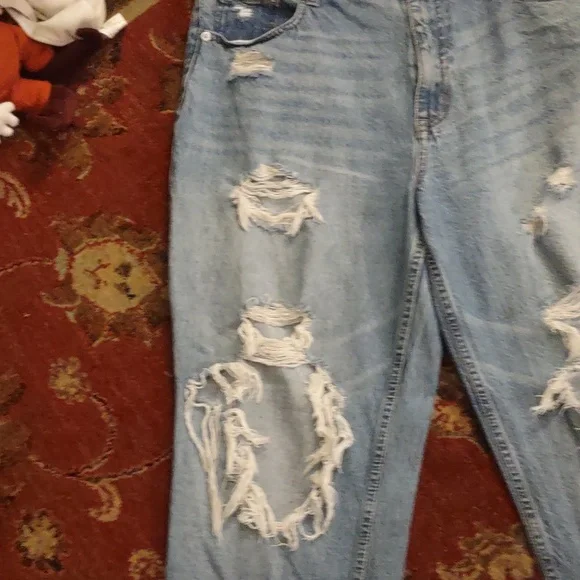 Cute Aeropostale Mom Jeans - Picture 4 of 10